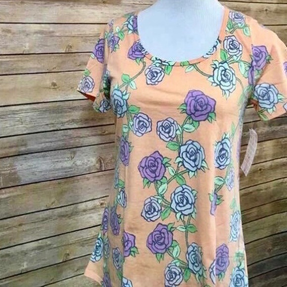 ♦️2/$30 Roses LuLaRoe Classic T Floral - Picture 2 of 6